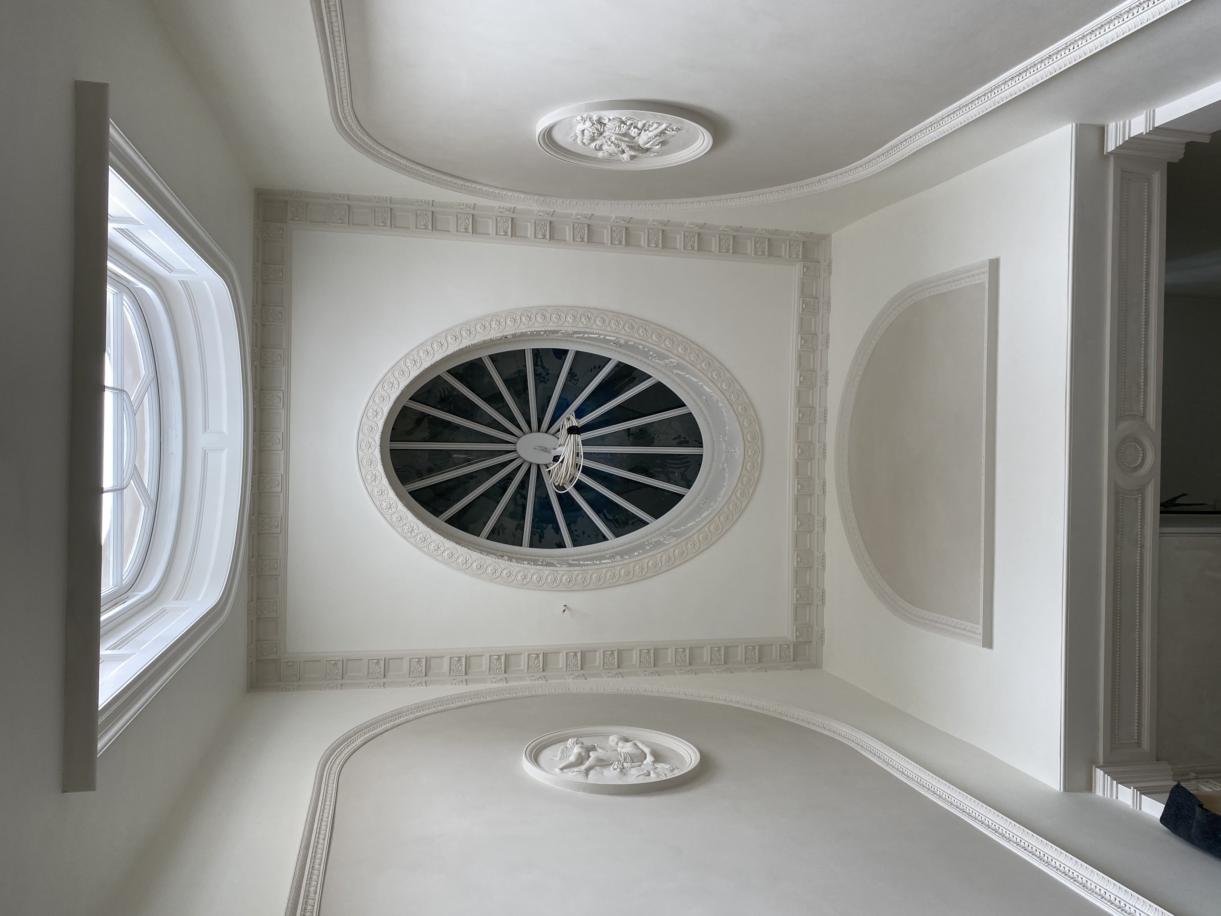 Decoration in casin distemper