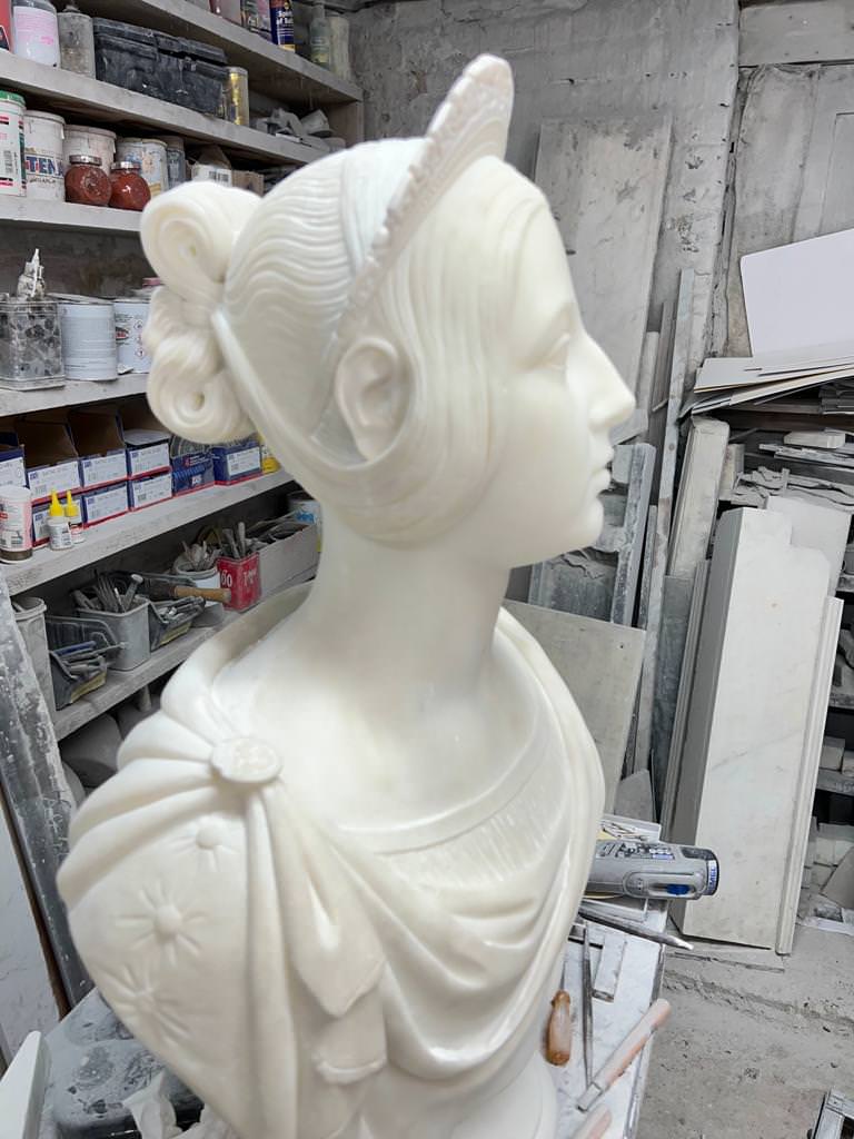 Cleaning and restoration of a bust of young Queen Victoria