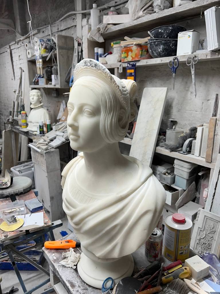 Cleaning and restoration of a bust of young Queen Victoria