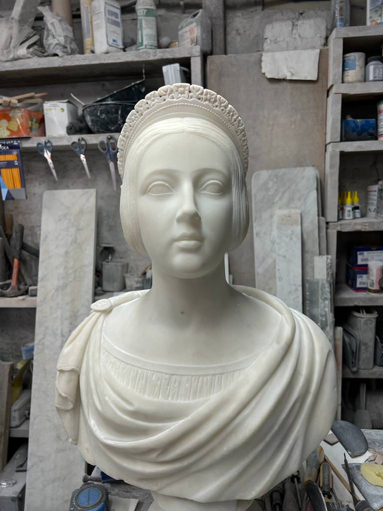 Cleaning and restoration of a bust of young Queen Victoria