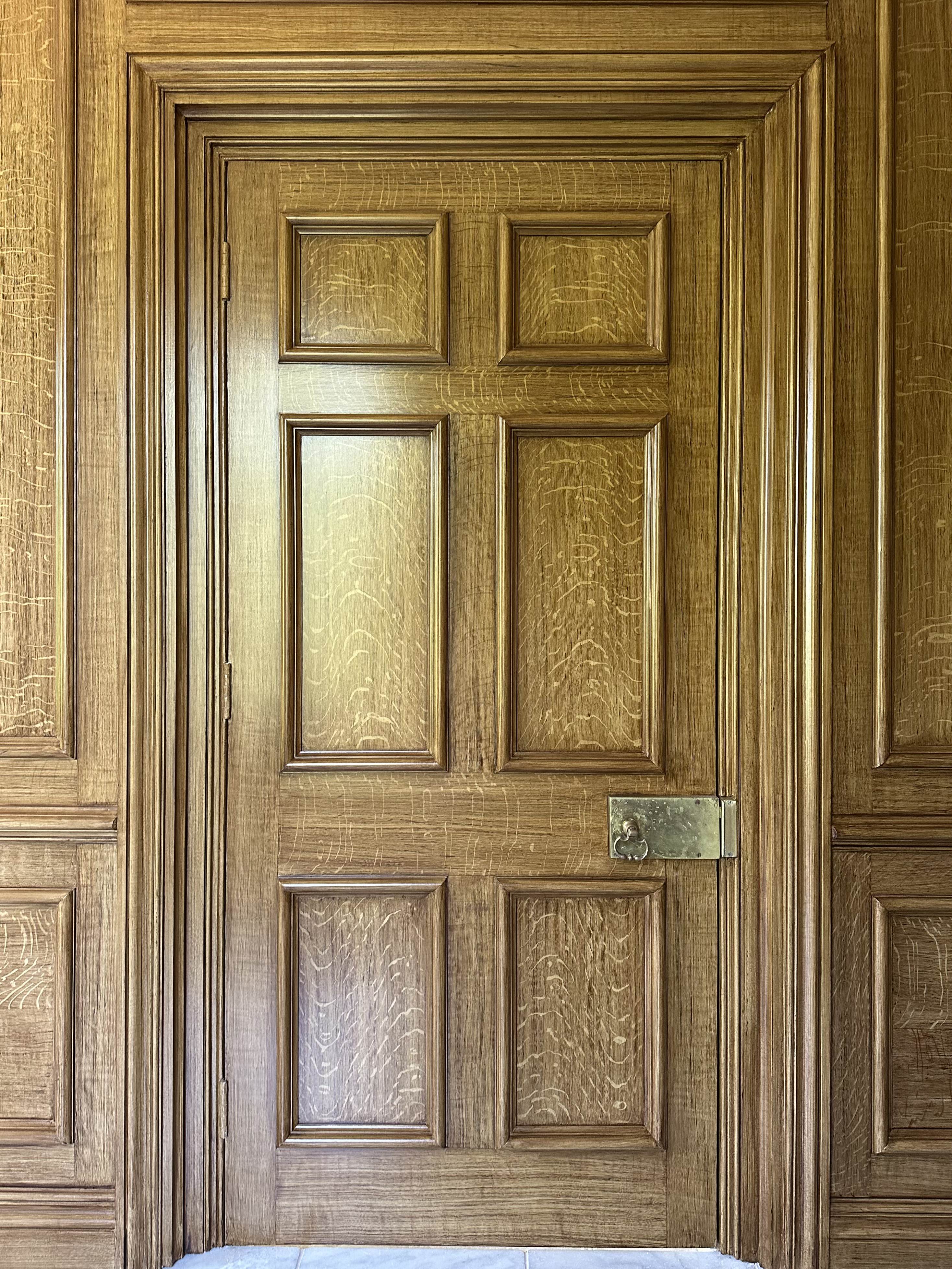 Faux oak graining in a private house