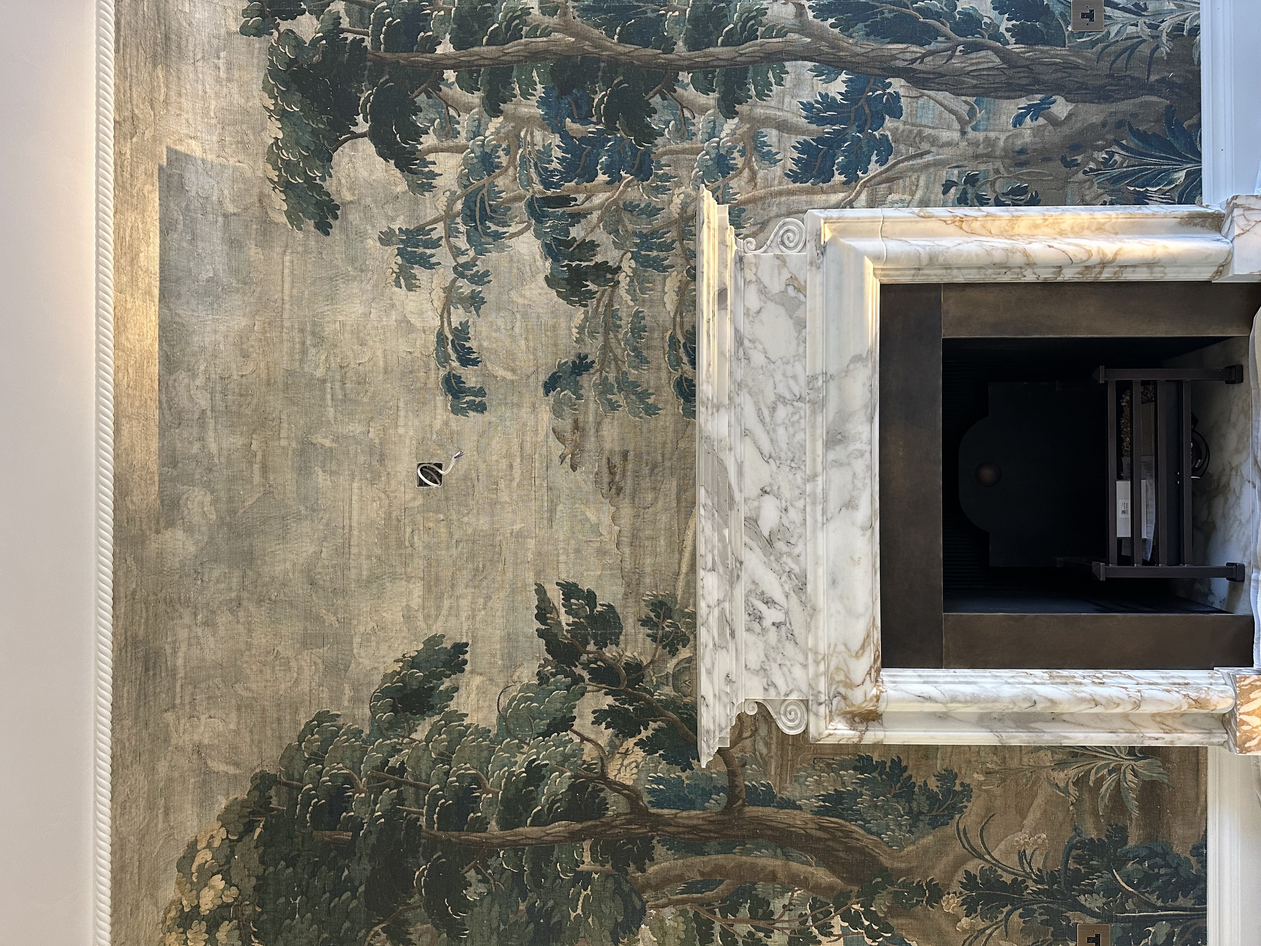 Specialist paper hanging